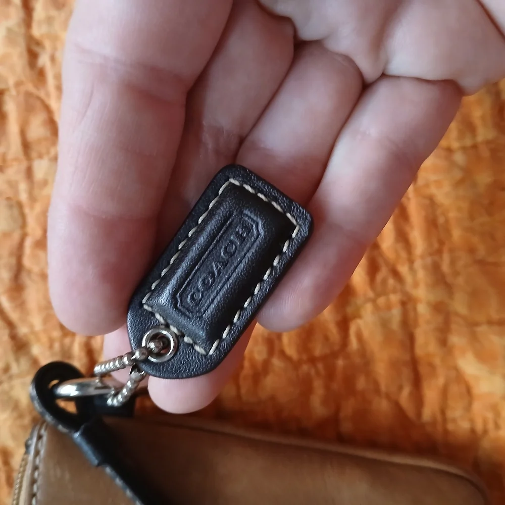 VTG COACH Soho British Tan Leather Wristlet Clutch Snap Front Flap Pocket Buckle - Picture 8 of 15